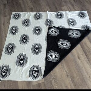 Eye Patterned Reversible Blanket